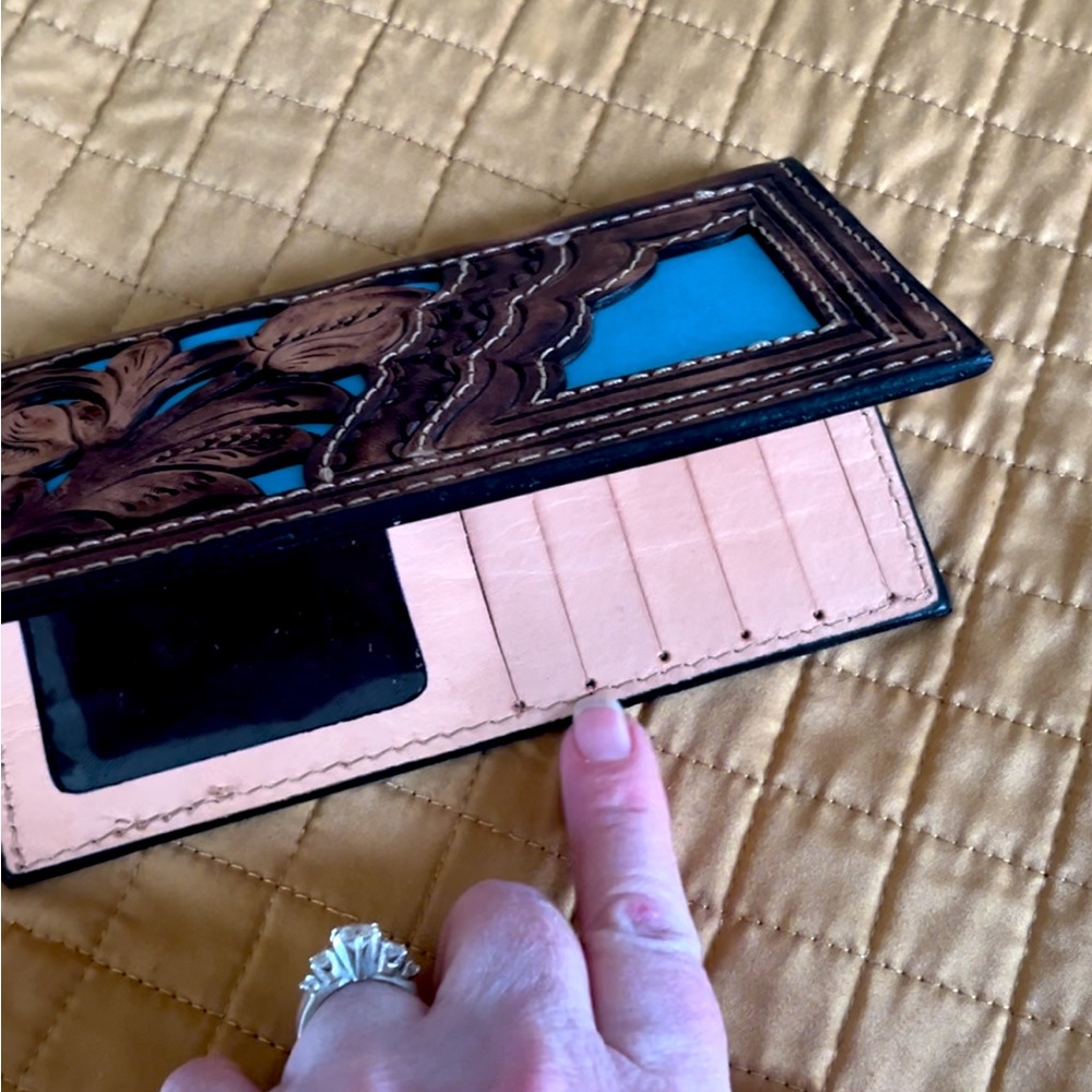 New Hand Made Tooled Leather Wallet with Floral Design - Picture 9 of 12